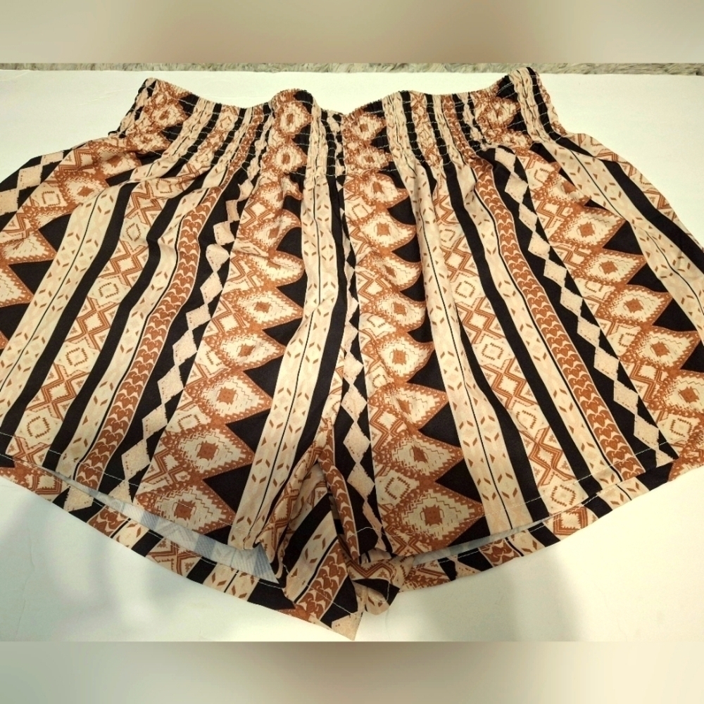 SHEIN Geometric Patterned Shorts - Black and Brown